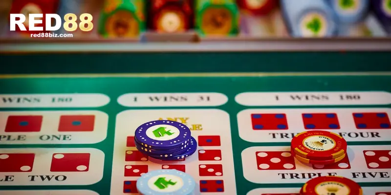 Các bước chơi Sic bo tại cổng game RED88 dành cho Newbie